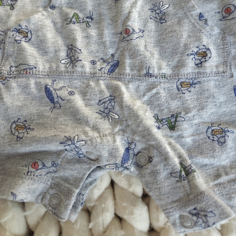 2 Carters Rompers - Picture 5 of 10